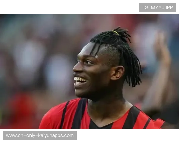 AC米兰反击直塞创造单刀，莱奥轻松挑射