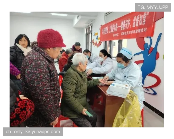 俱乐部球员参与社区义诊活动 回馈基层群众，义诊活动进社区