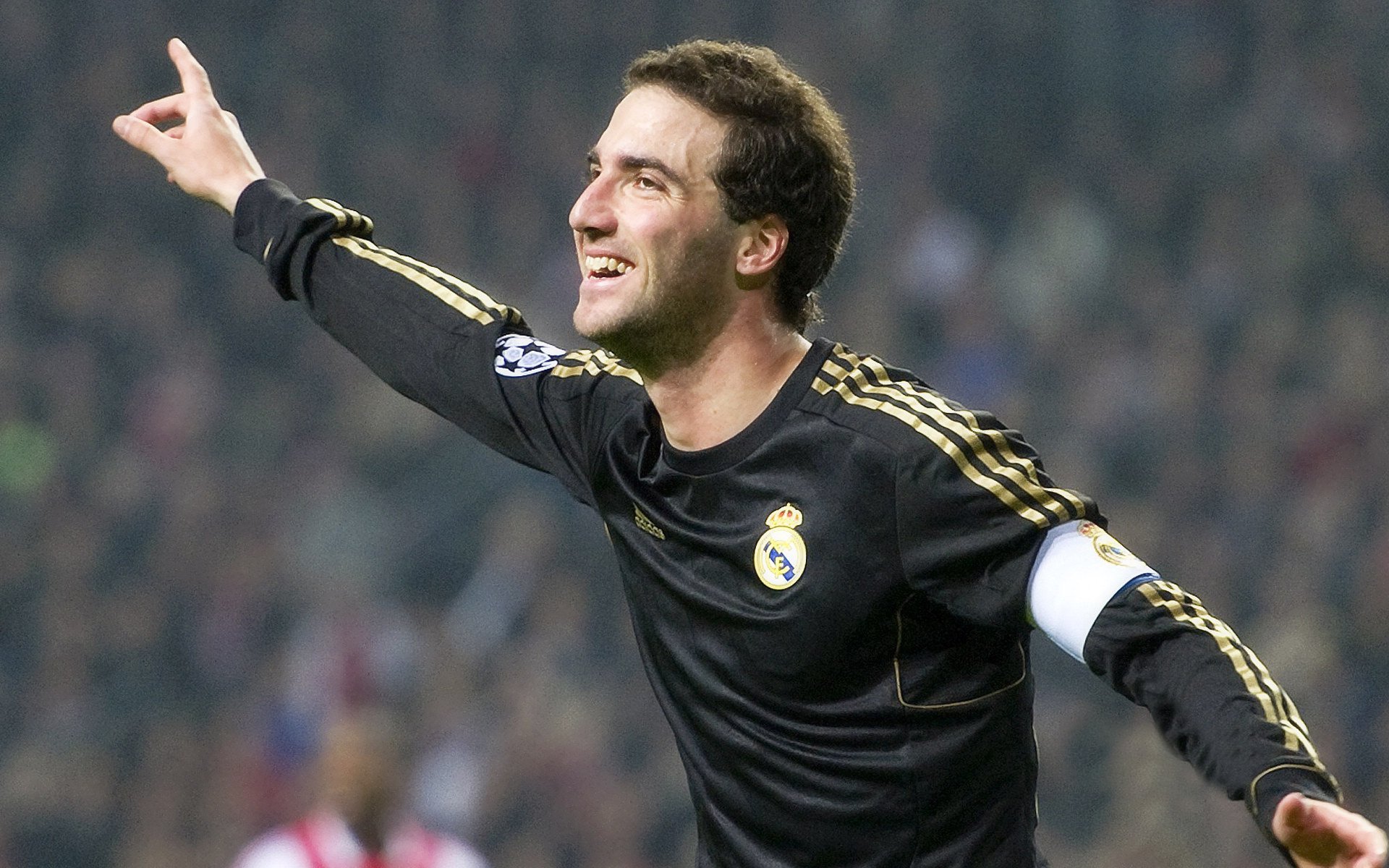 开云网页-奥预赛中国足球战平 技术调整初见成效,中国足球即评