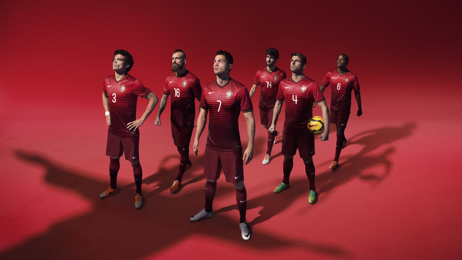 曼联冬窗目标明确，锋线补强方案加速推进，曼城冬窗引援